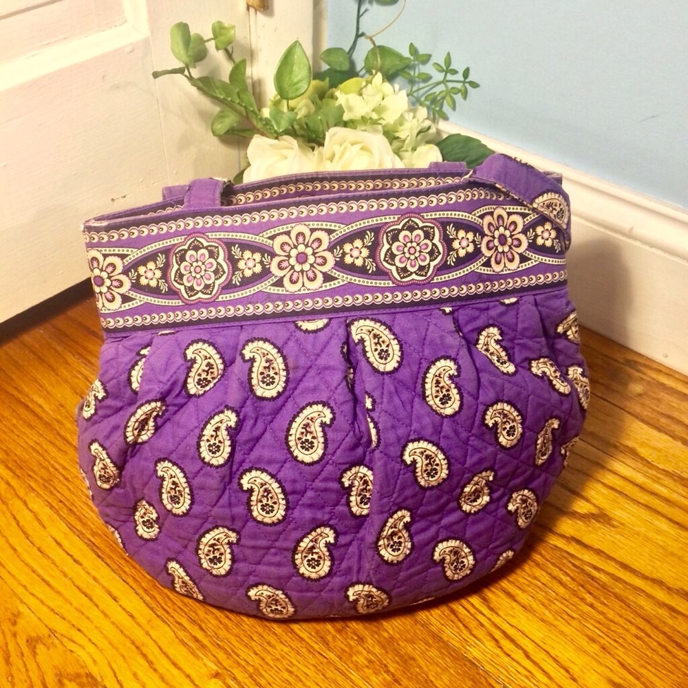 🎉HP🎉 Vera Bradley purple paisley quilted purse!